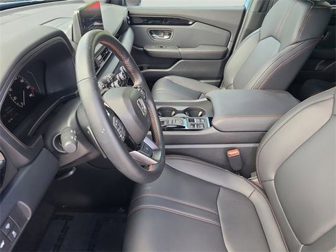 Used 2025 Honda Pilot TrailSport image 25