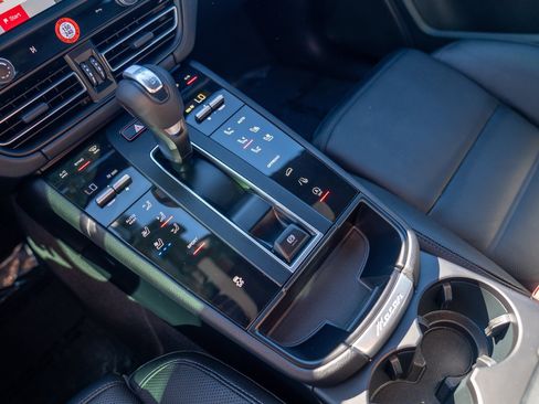 Certified 2026 Porsche Macan AWD/4WD image 21