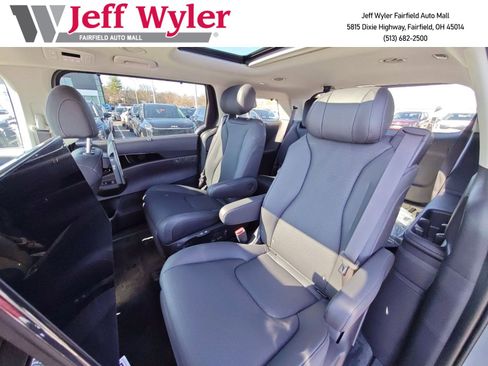 New 2026 Kia Carnival EX image 5