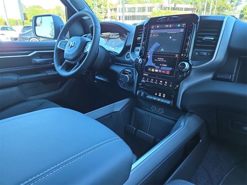 Used 2026 RAM 1500 4x4 Crew Cab image 16