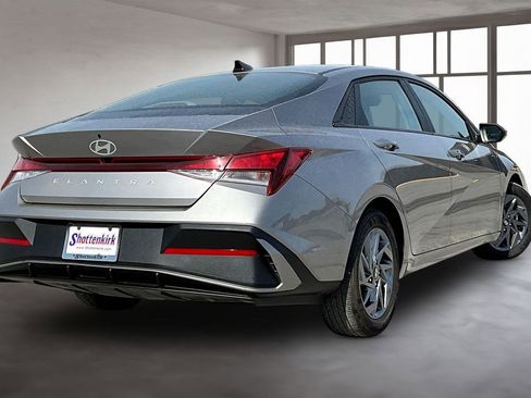 Used 2024 Hyundai Elantra SEL FWD image 6