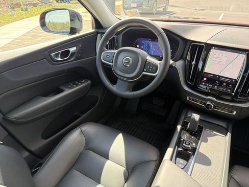 Certified 2025 Volvo XC60 B5 Core w/ Protection Package Premier AWD/4WD image 12