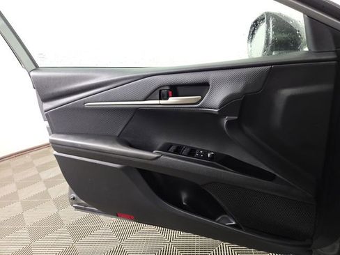 Used 2025 Toyota Camry SE FWD image 30