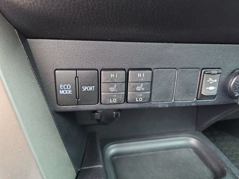 Used 2018 Toyota RAV4 XLE AWD/4WD image 20