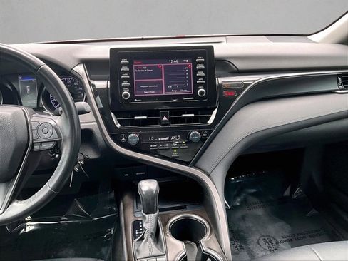 Used 2022 Toyota Camry SE FWD image 8