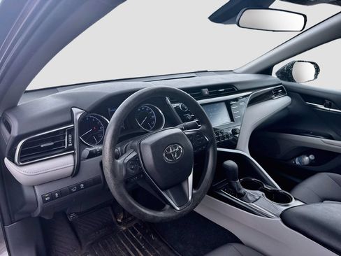 Used 2019 Toyota Camry LE FWD image 9