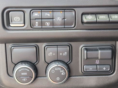 Certified 2023 Chevrolet Suburban High Country RWD image 32