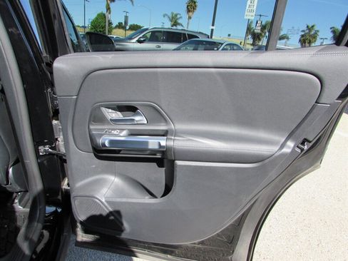 Used 2022 Mercedes-Benz EQB 300 4MATIC image 25