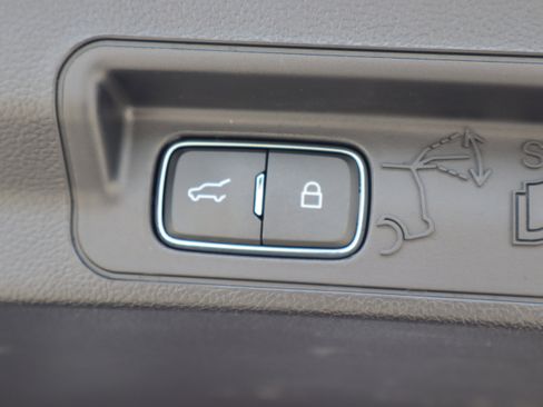 Used 2023 Ford Explorer XLT w/ Equipment Group 202A image 29