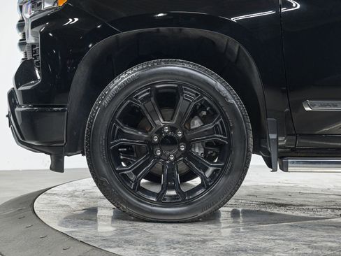 Used 2025 Chevrolet Silverado 1500 High Country AWD/4WD image 3