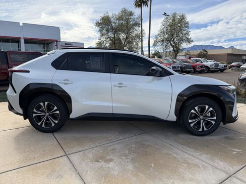 Used 2024 Toyota bZ4X XLE image 7
