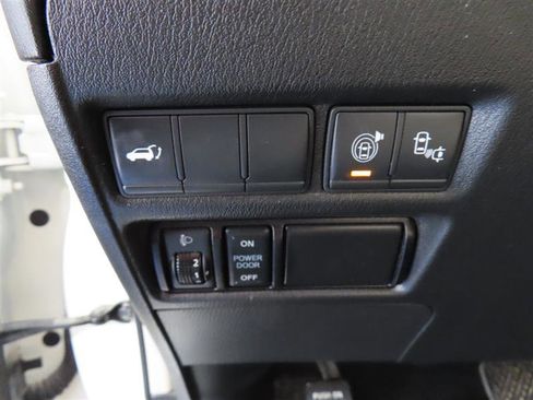 Used 2017 Nissan Armada Platinum w/ Captain Seat Package RWD image 20