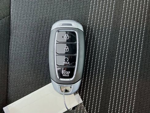 Used 2025 Hyundai Venue SEL FWD image 29
