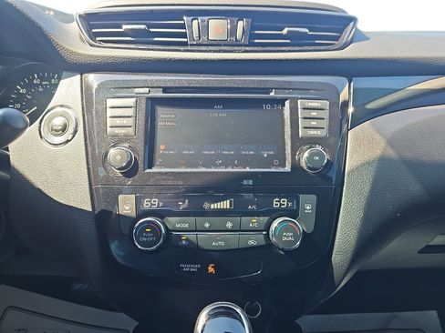 Used 2021 Nissan Rogue Sport SV w/ Technology Package AWD/4WD image 17