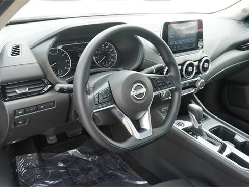 Used 2025 Nissan Sentra SV image 17