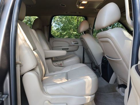 Used 2012 Cadillac Escalade ESV Premium AWD/4WD image 23
