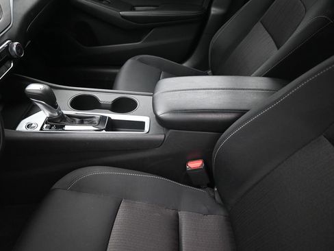Used 2025 Nissan Altima 2.5 SV FWD image 21