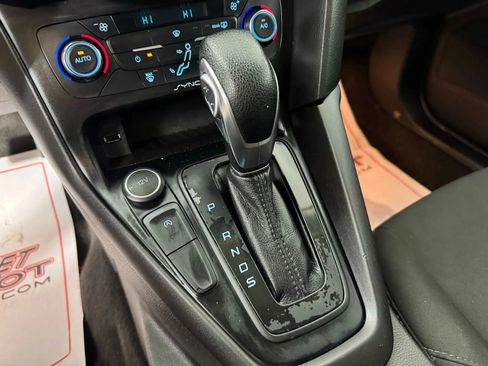 Used 2017 Ford Focus SE FWD image 20