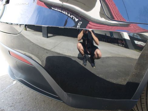 Used 2023 Tesla Model Y Long Range image 14