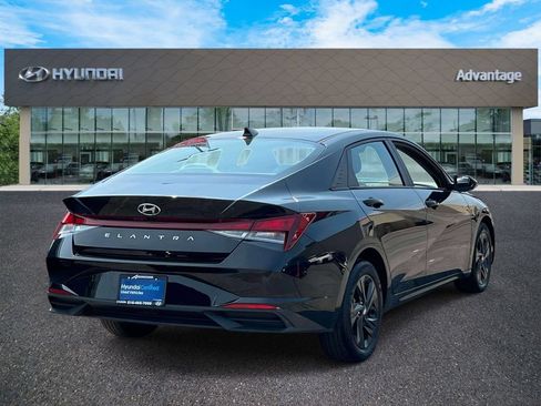Certified 2023 Hyundai Elantra SEL w/ Preferred Accessory Package FWD image 6