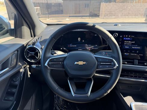 Used 2025 Chevrolet Equinox LT image 32