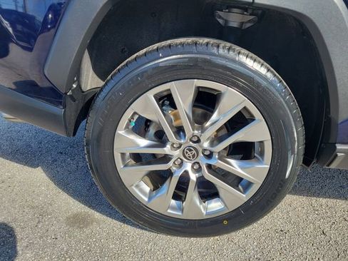 Used 2021 Toyota RAV4 Limited image 7