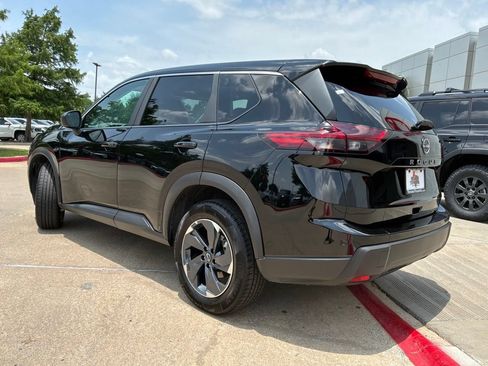 Used 2025 Nissan Rogue SV FWD image 8