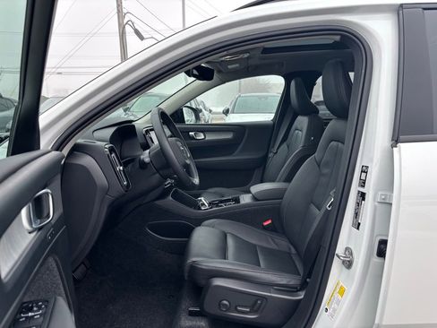 Certified 2026 Volvo XC40 B5 Plus w/ Protection Package Premier image 16