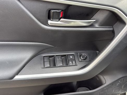 Used 2021 Toyota RAV4 XLE image 26