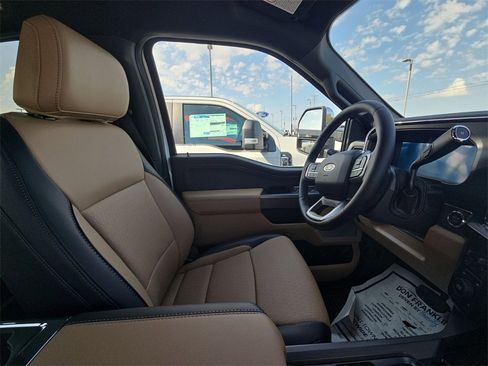 New 2026 Ford F250 Lariat w/ Chrome Package image 10