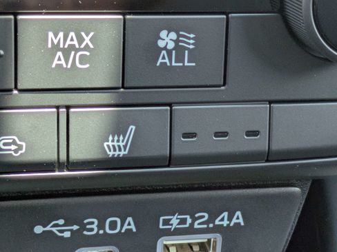 Used 2026 Subaru Outback Limited AWD/4WD image 25
