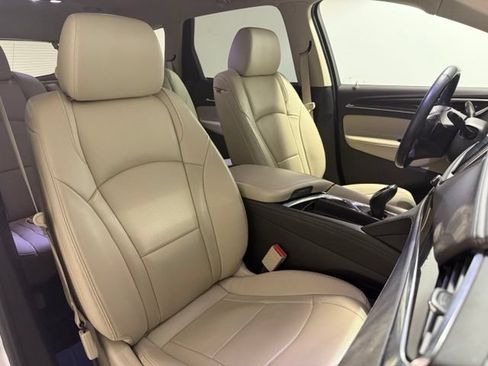 Used 2019 Buick Enclave Essence w/ LPO, Sport Appearance Package FWD image 32