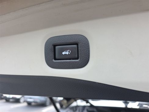 Used 2018 Nissan Rogue SL w/ Premium Package image 8