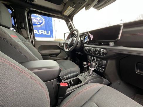 Used 2024 Jeep Wrangler Unlimited Rubicon w/ Technology Group image 19