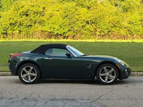 Used 2009 Pontiac Solstice GXP w/ Premium Package RWD image 39