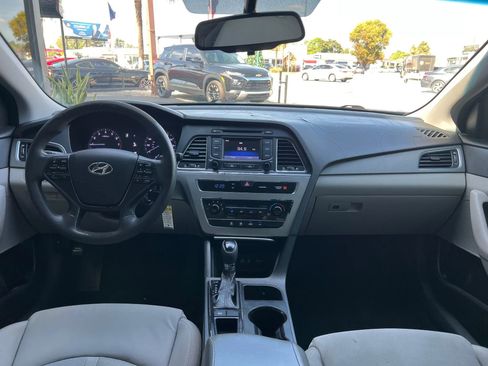 Used 2015 Hyundai Sonata SE w/ Option Group 09 FWD image 18