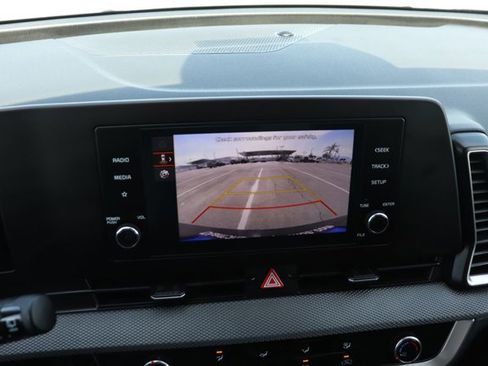 Used 2025 Kia Sportage LX image 22