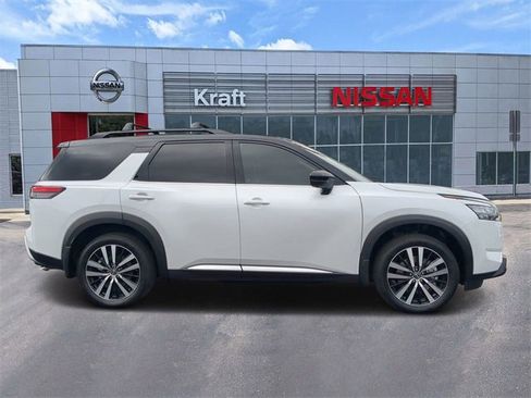 New 2025 Nissan Pathfinder Platinum w/ Black Appearance Package image 2