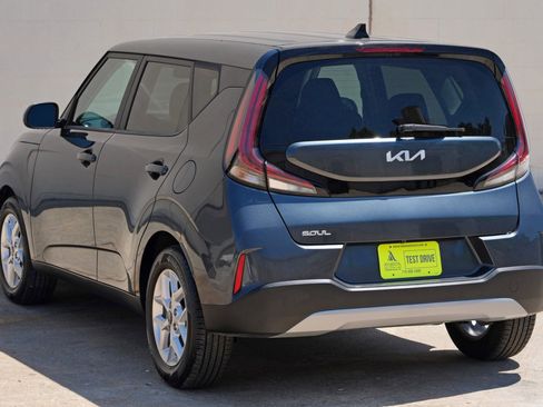 Used 2023 Kia Soul LX w/ LX Technology Package FWD image 40