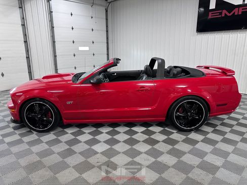 Used 2006 Ford Mustang GT Premium RWD image 4