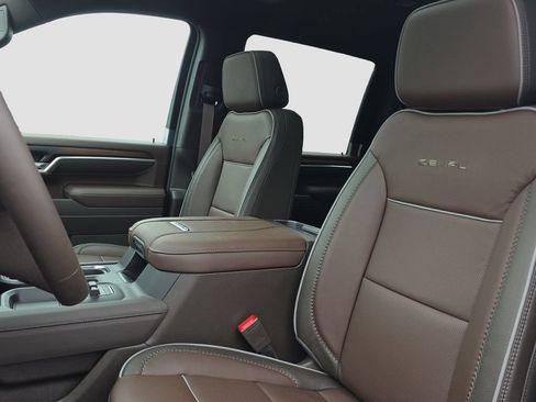 New 2026 GMC Sierra 2500 Denali w/ Denali Reserve Package AWD/4WD image 7