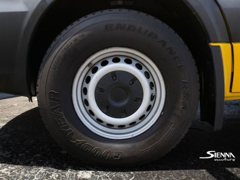 Used 2014 Freightliner Sprinter 2500 image 21