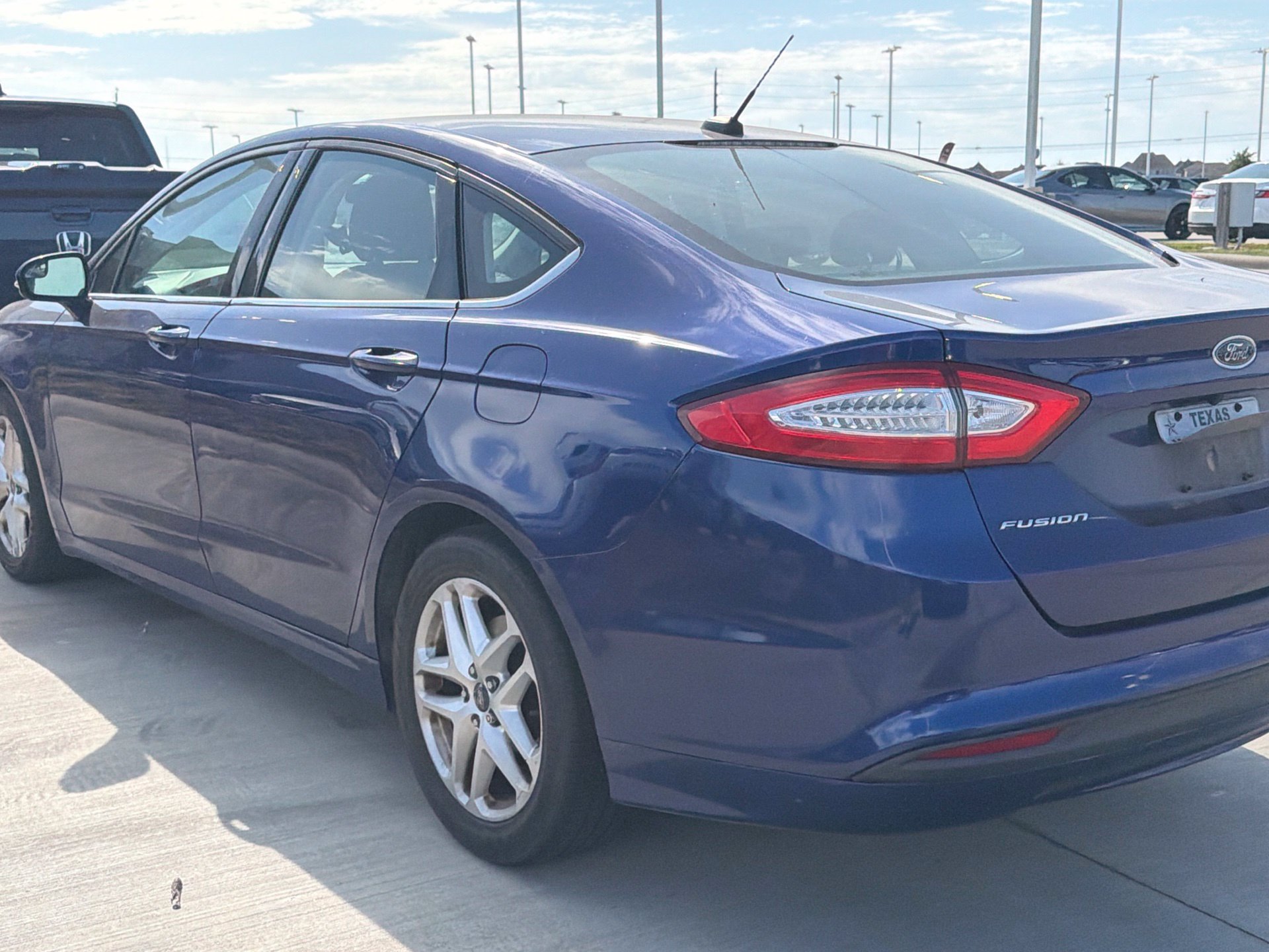 Used 2016 Ford Fusion SE FWD image 5
