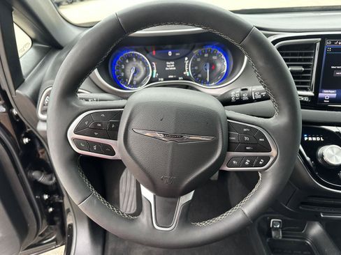 Used 2025 Chrysler Pacifica Select FWD image 23