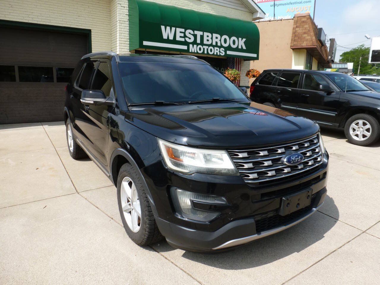 Used 2016 Ford Explorer XLT w/ Equipment Group 201A AWD/4WD image 1