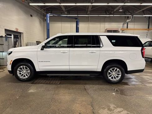 New 2026 Chevrolet Suburban LT w/ Comfort Package AWD/4WD image 3