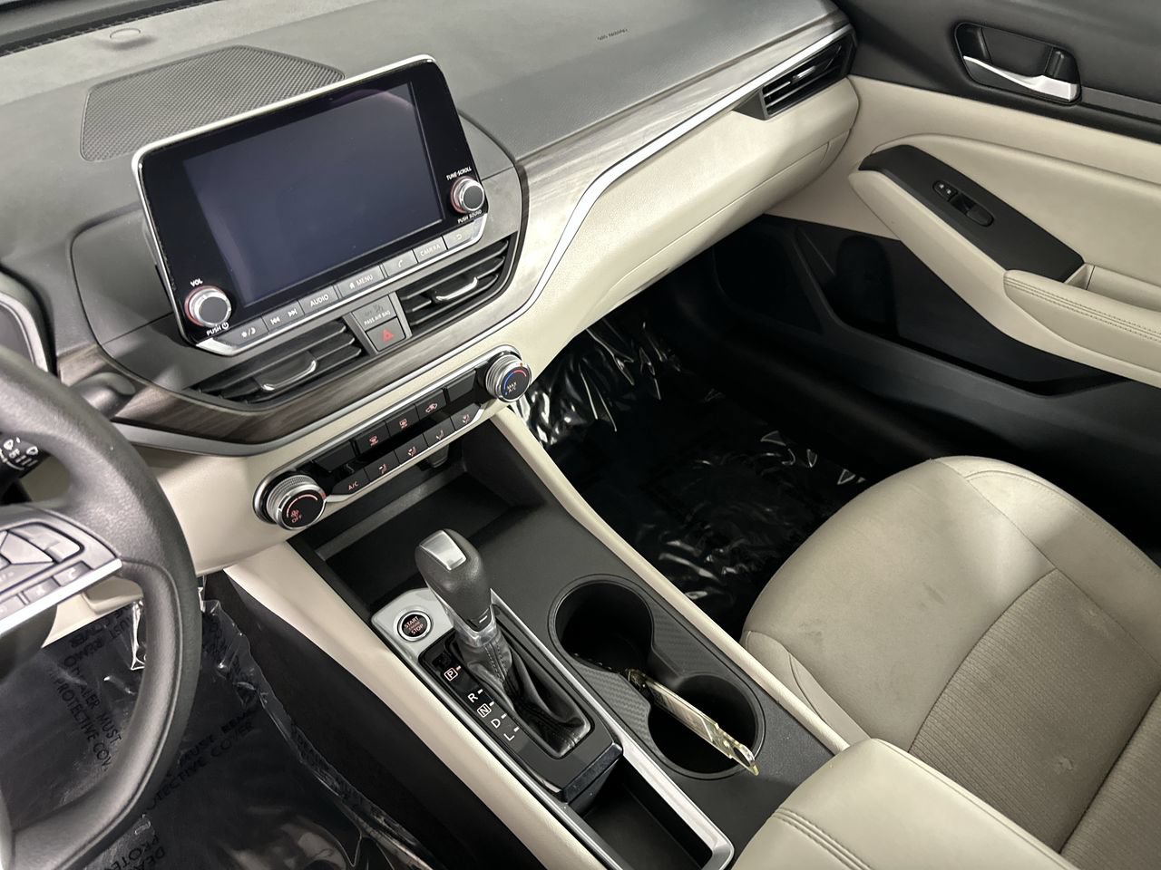 Used 2025 Nissan Altima 2.5 SV FWD image 12