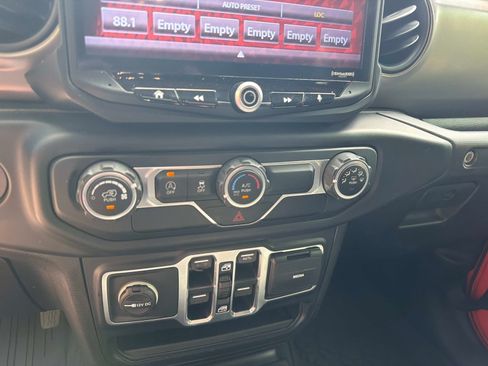 Used 2019 Jeep Wrangler Unlimited Sport S AWD/4WD image 21