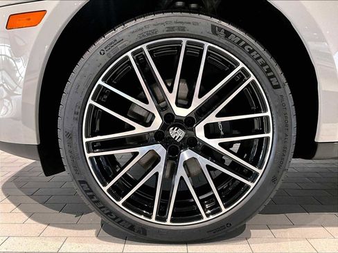 New 2026 Porsche Macan image 11