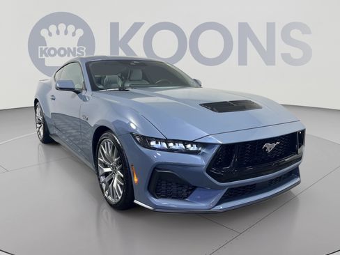 Used 2025 Ford Mustang GT Premium RWD image 2